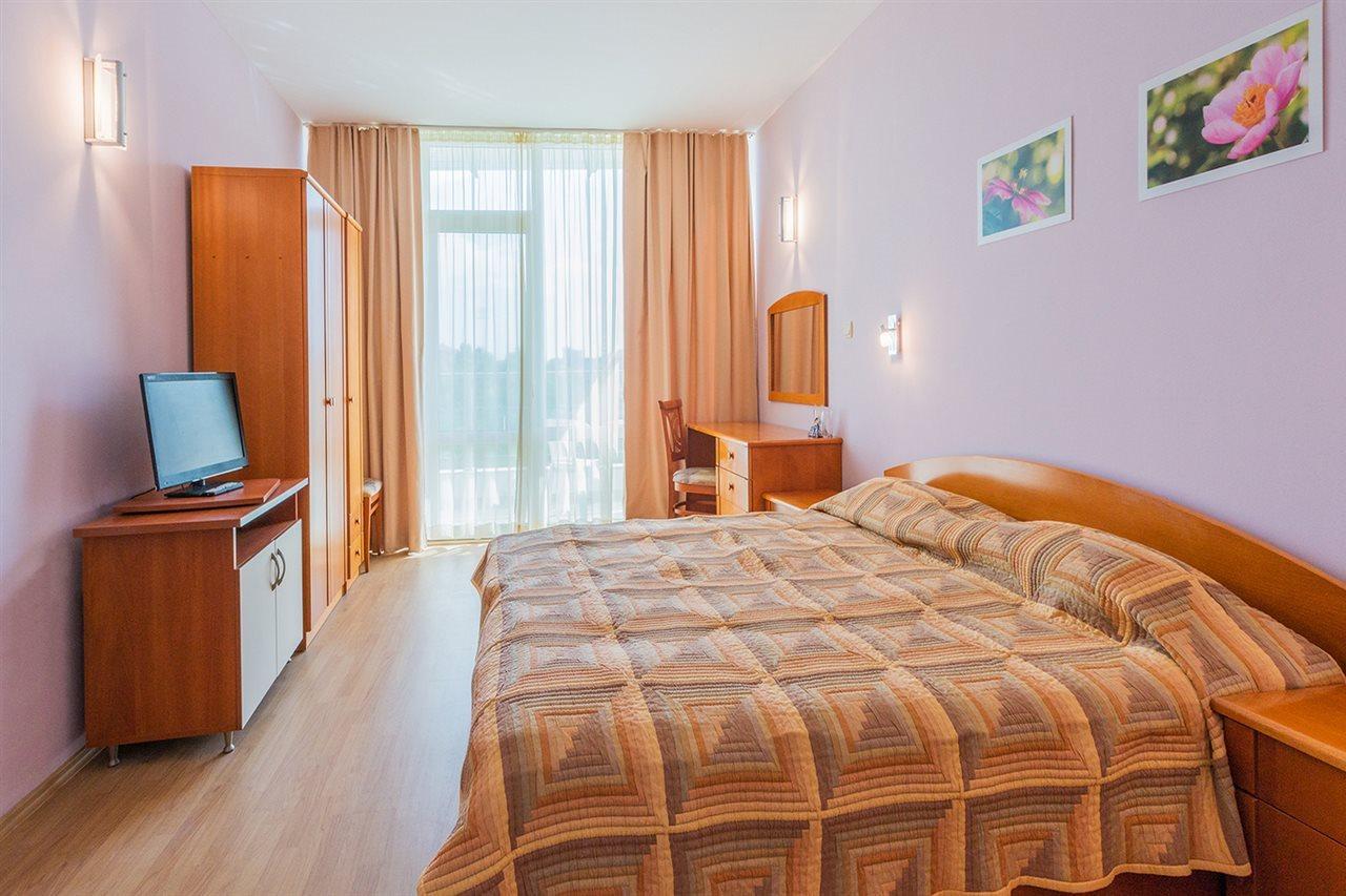 Ivana Palace Hotel - Free Parking Slăntjev Brjag Exteriör bild