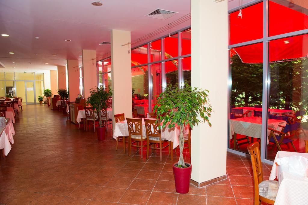 Ivana Palace Hotel - Free Parking Slăntjev Brjag Exteriör bild