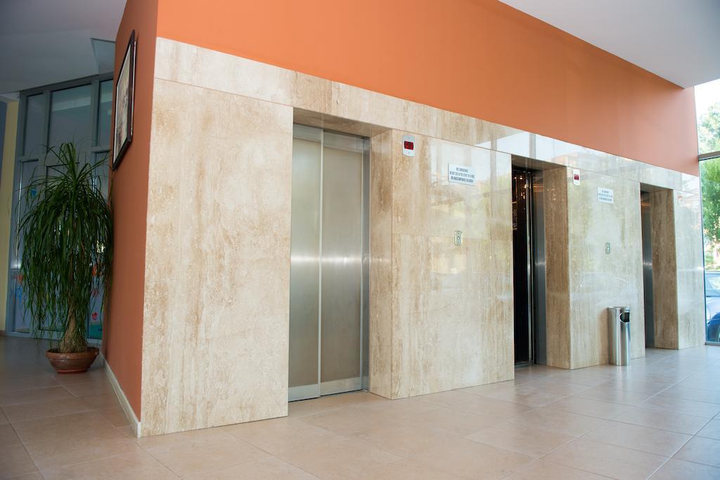 Ivana Palace Hotel - Free Parking Slăntjev Brjag Exteriör bild